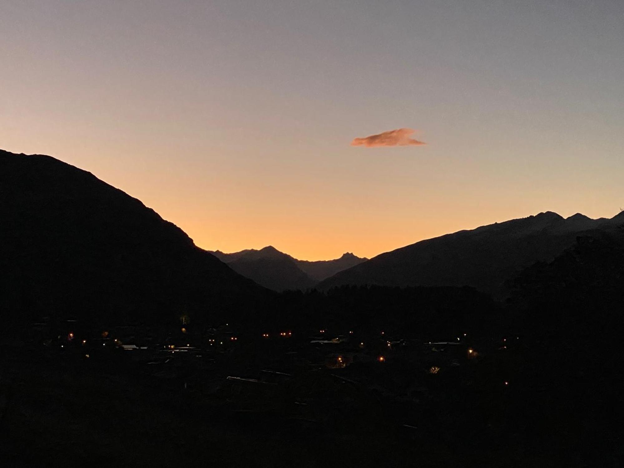Lake Views - New Apartment With Room To Relax Wanaka Esterno foto