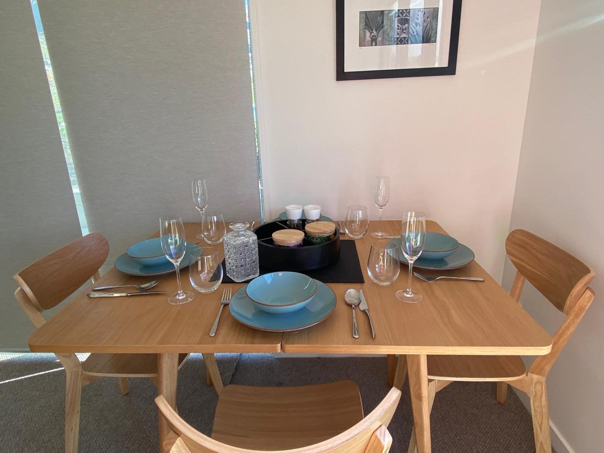 Lake Views - New Apartment With Room To Relax Wanaka Esterno foto