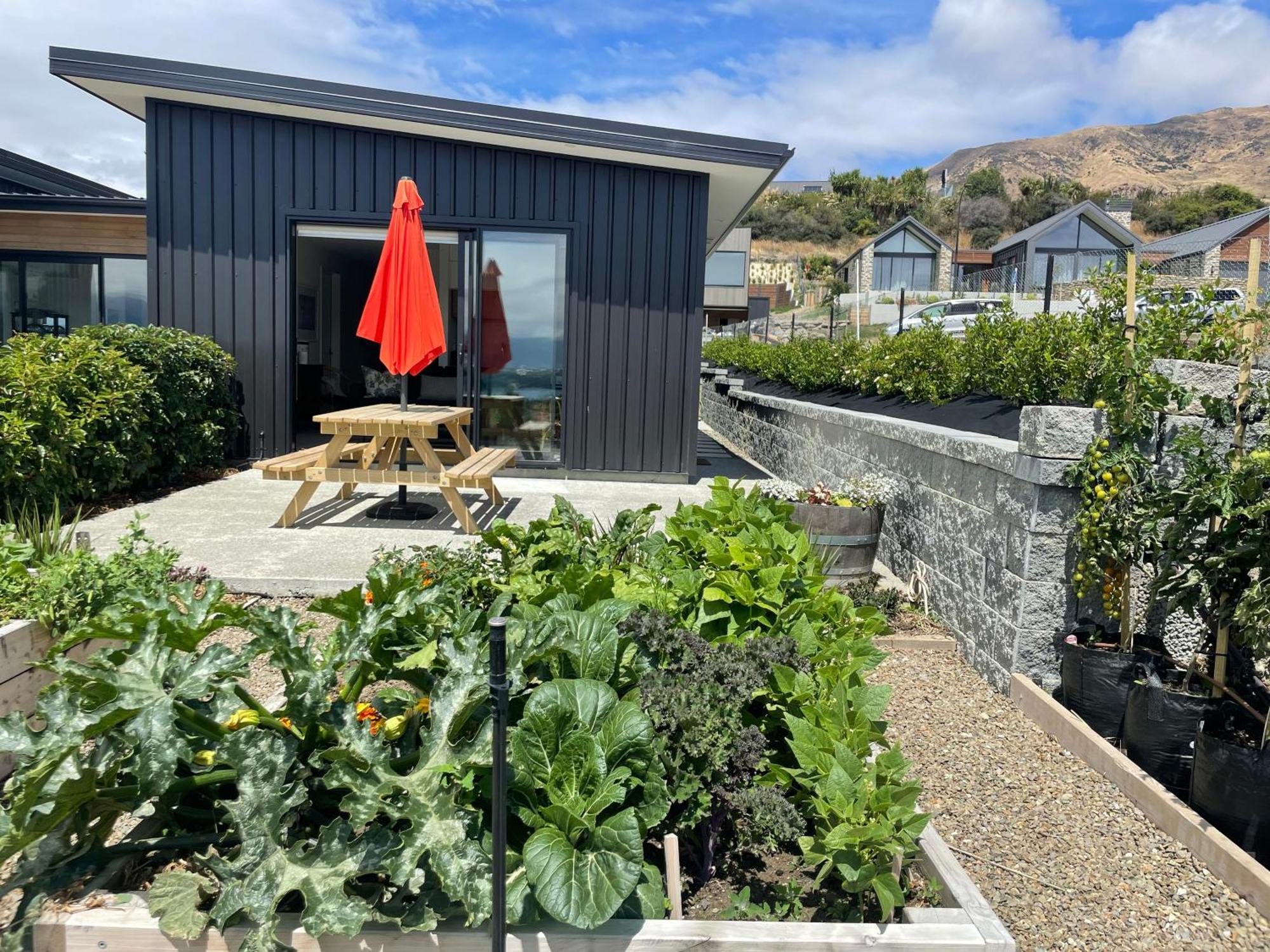 Lake Views - New Apartment With Room To Relax Wanaka Esterno foto